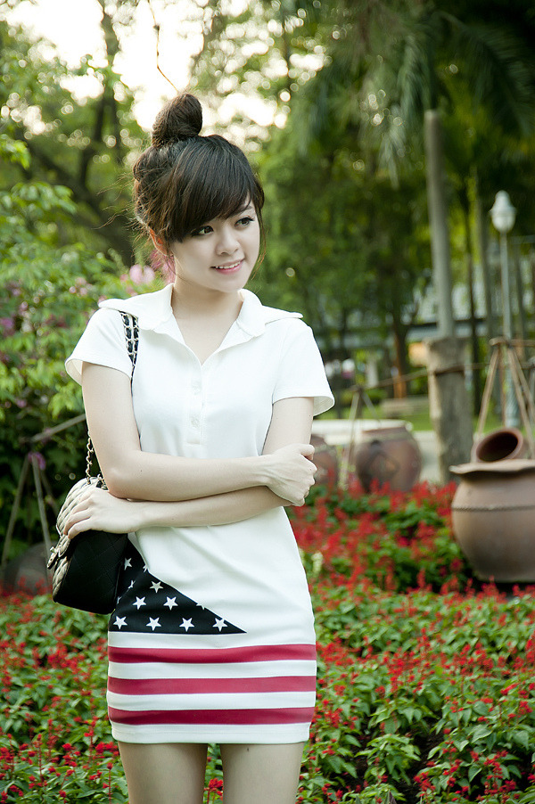 美女拉屎poopingning